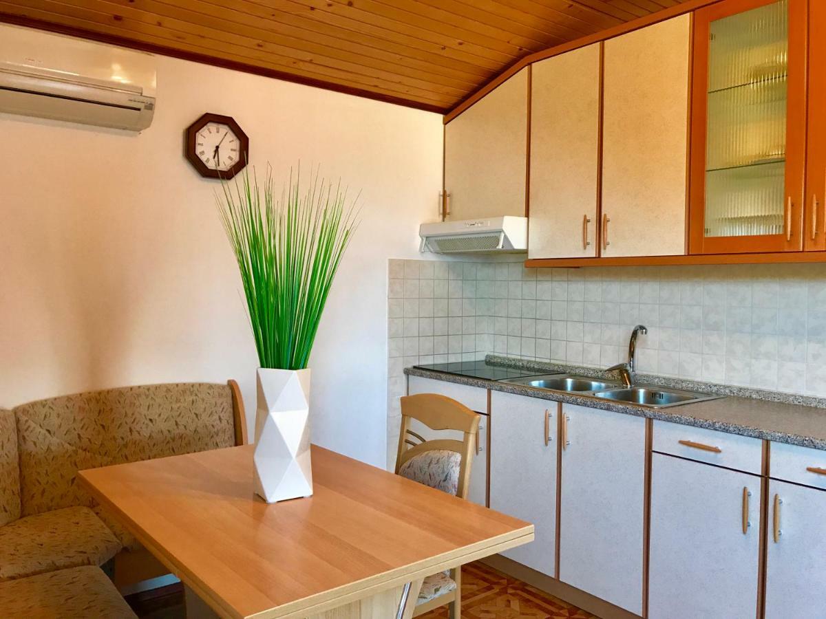 Apartmani Lisac Baska  Exterior photo